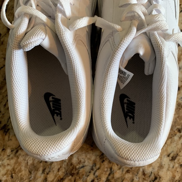 Brand new Nike court women - Picture 10 of 13